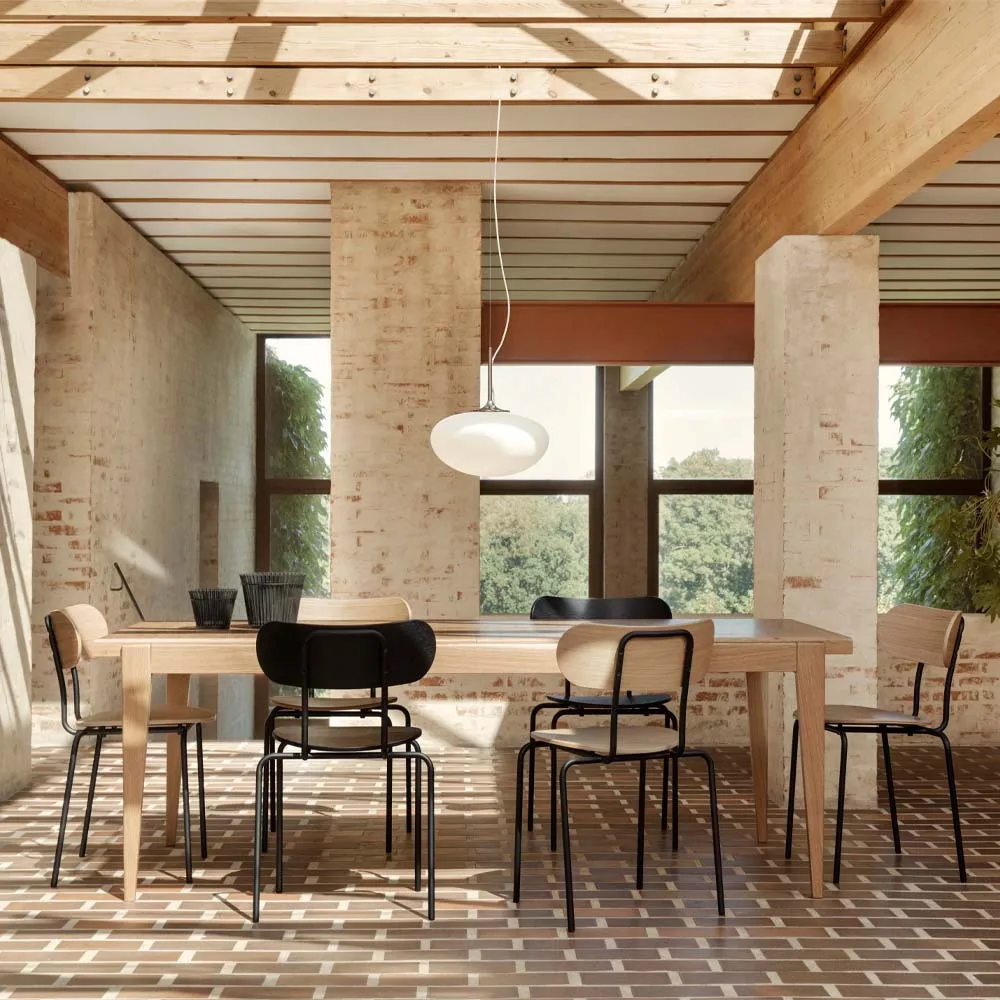 Coco stoel, essenhout zwartgebeitst GUBI