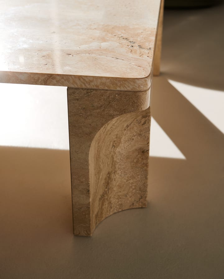 Doric salontafel 80x80 cm, Neutral white-travertine GUBI