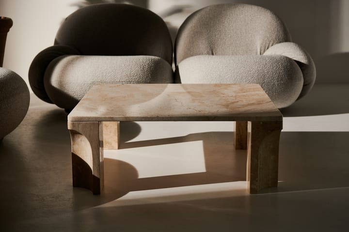 Doric salontafel 80x80 cm, Neutral white-travertine GUBI
