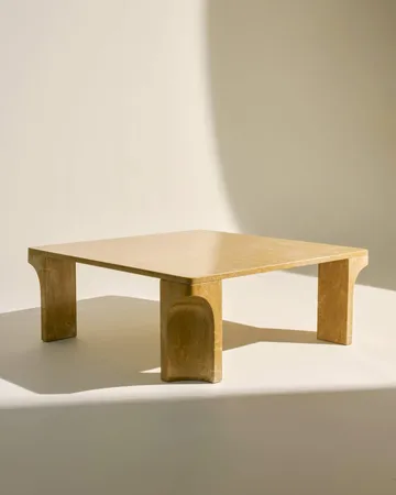 Doric salontafel - Honey Amber marmer, 80x80 cm - GUBI