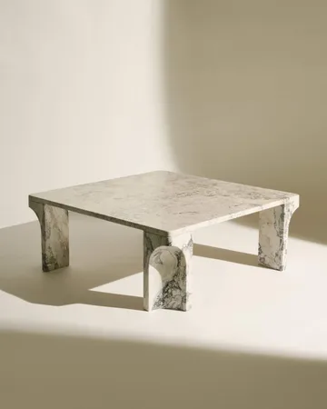 Doric salontafel - Stormy Gray marmer, 80x80 cm - GUBI