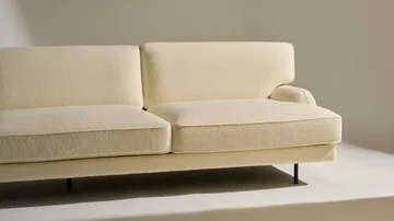 Flaneur driezitsbank - Bouclé-mat zwart - GUBI