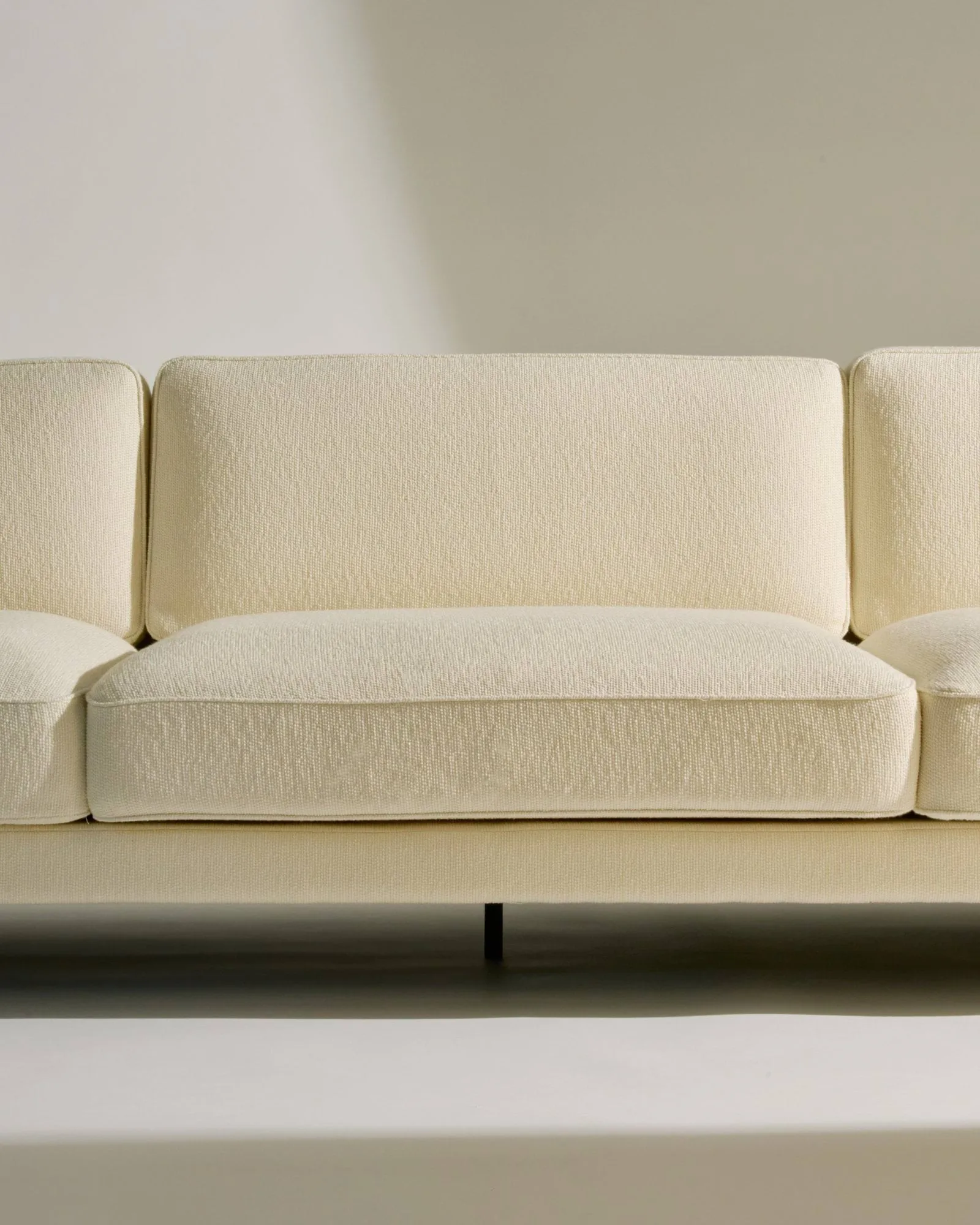 Flaneur driezitsbank, Bouclé-mat zwart GUBI