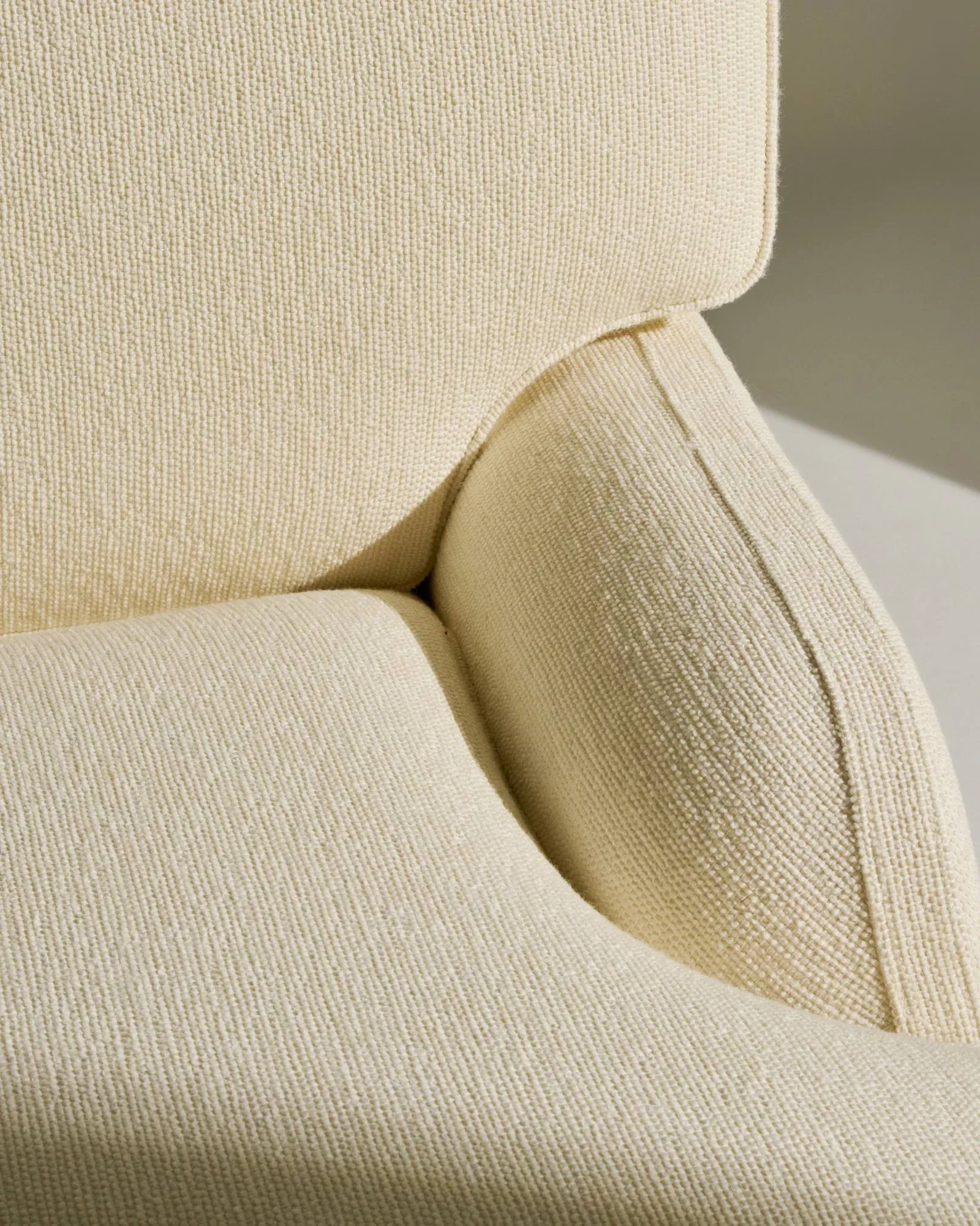 Flaneur loungefauteuil, Bouclé 001-mat zwart GUBI
