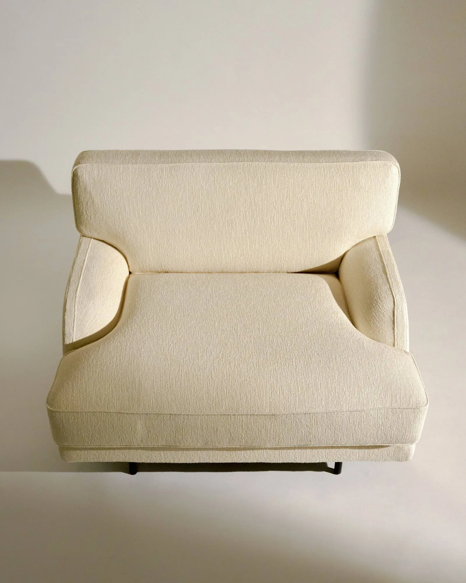 Flaneur loungefauteuil, Bouclé 001-mat zwart GUBI
