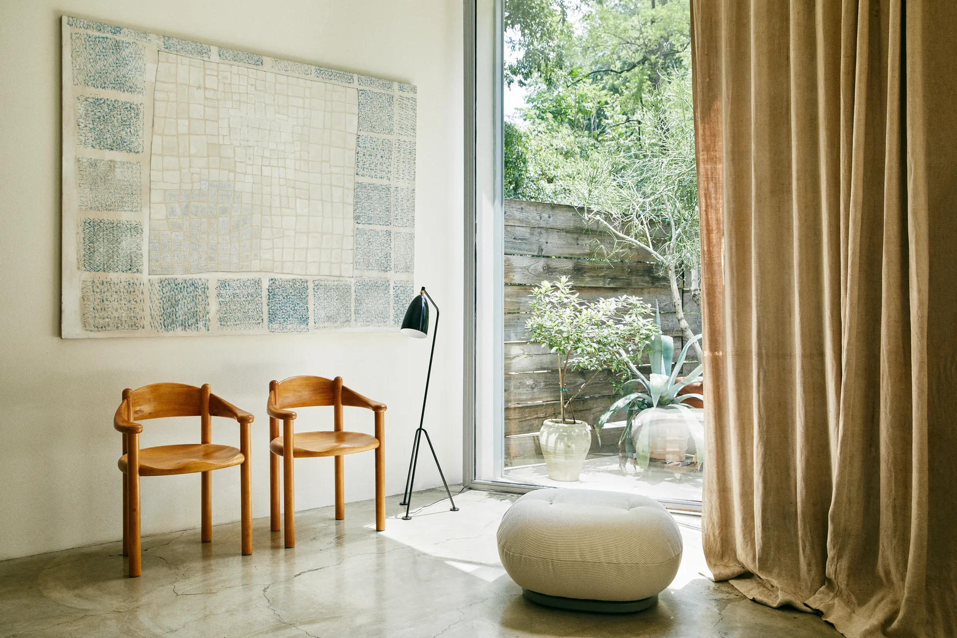 Gräshoppa vloerlamp glanzend, Black GUBI