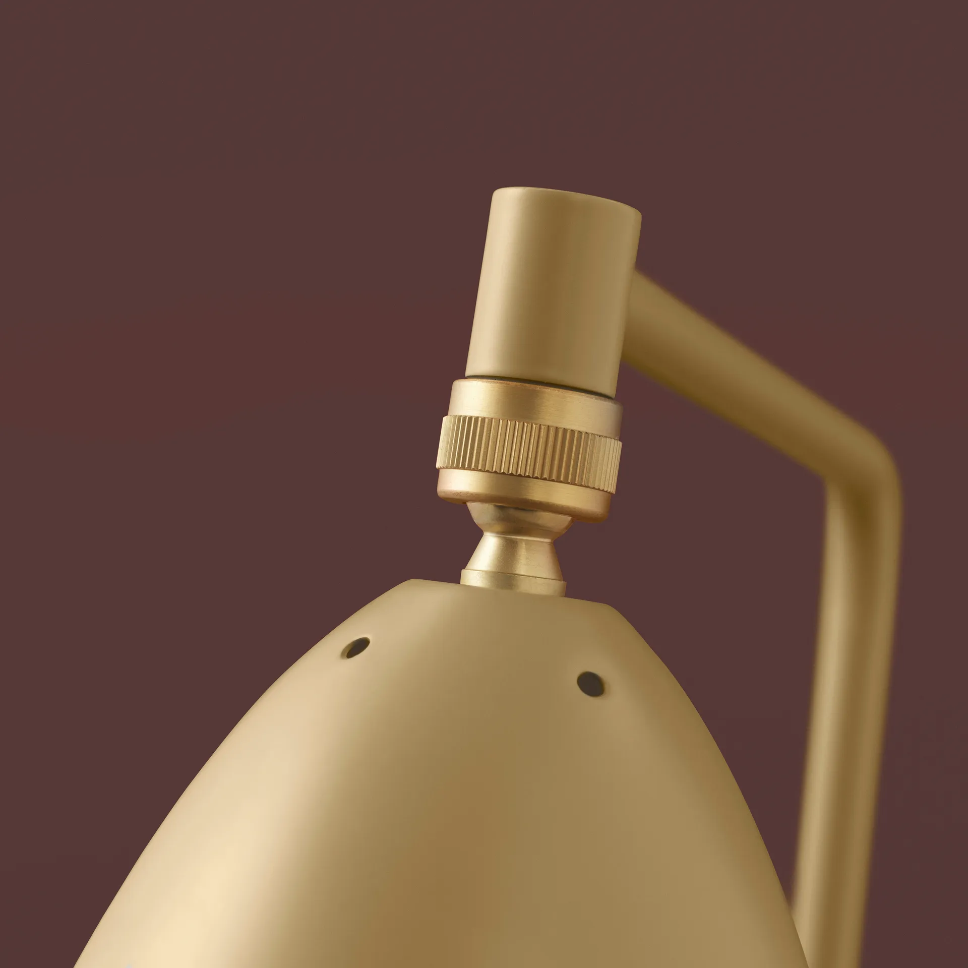 Gräshoppa vloerlamp, Olijfbruin GUBI