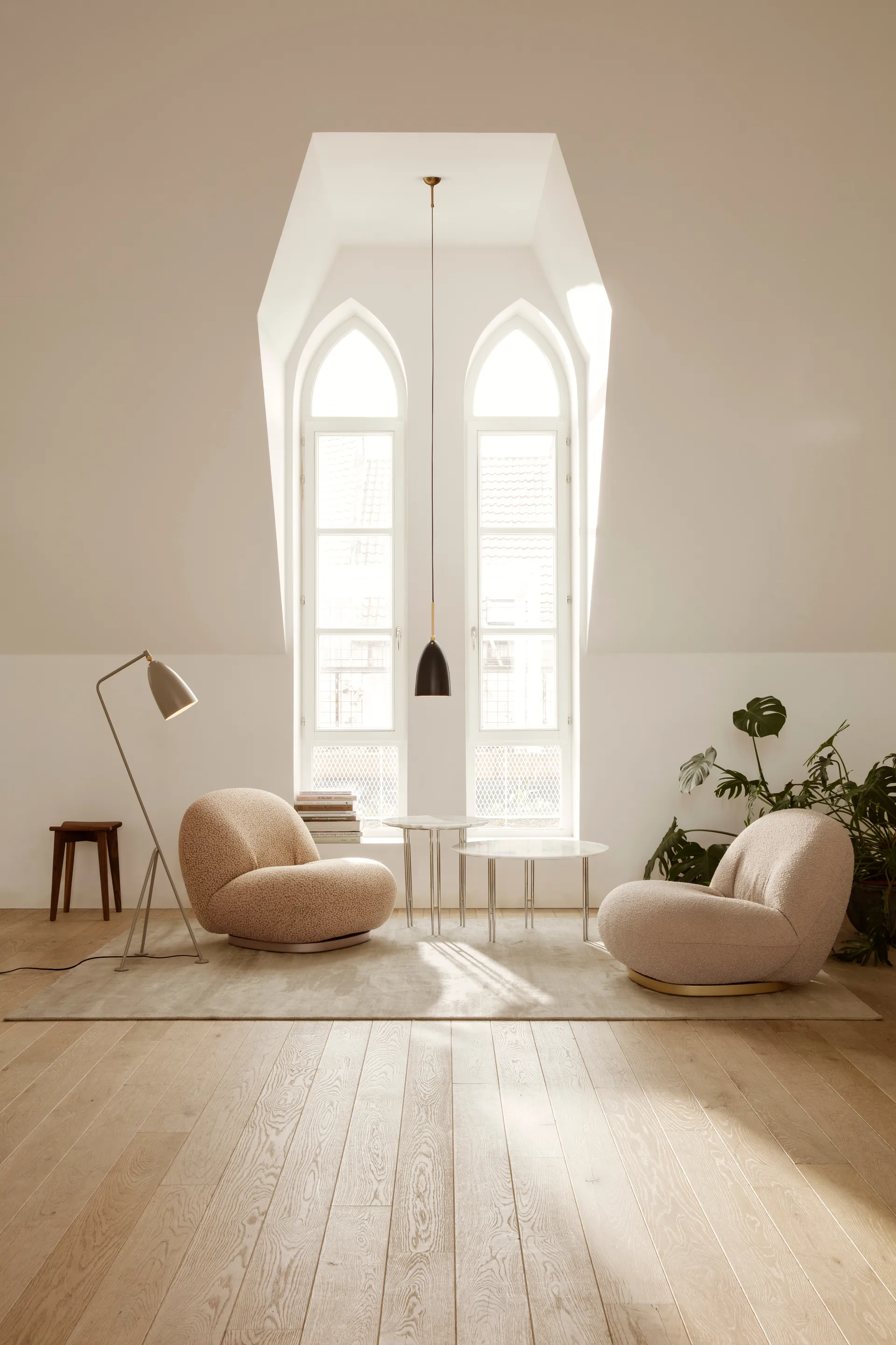 Gräshoppa vloerlamp, Olijfbruin GUBI