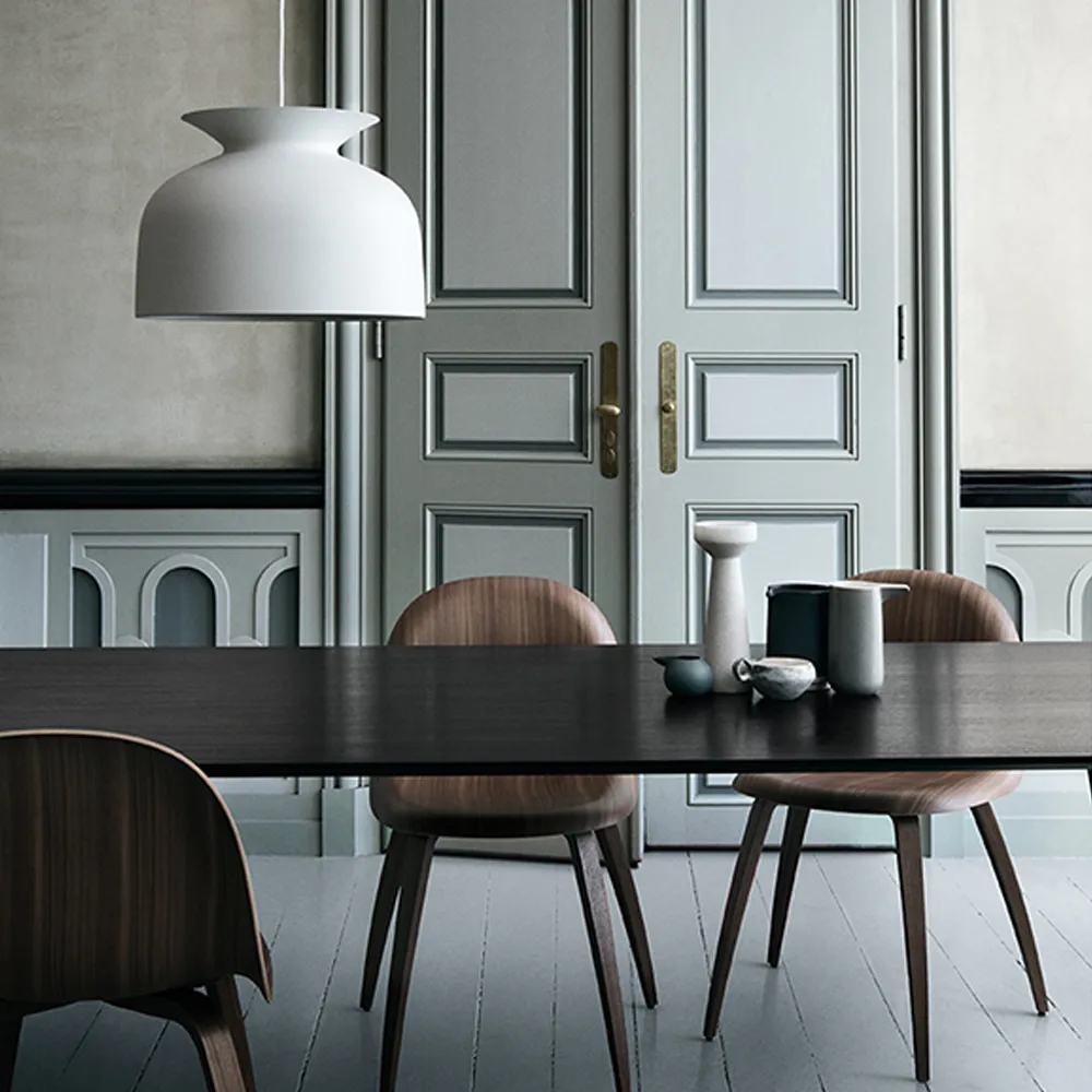 Gubi Elliptical eettafel, american walnut GUBI