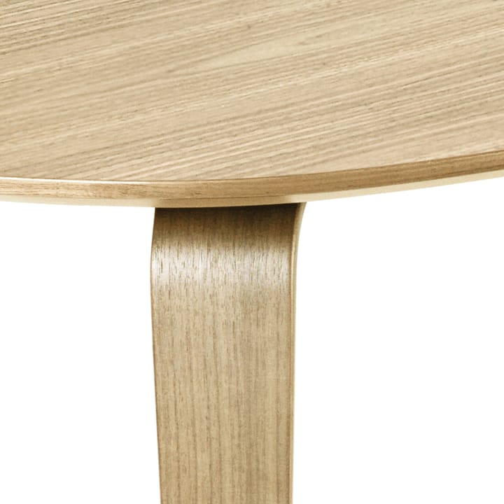 Gubi Elliptical eettafel, american walnut GUBI