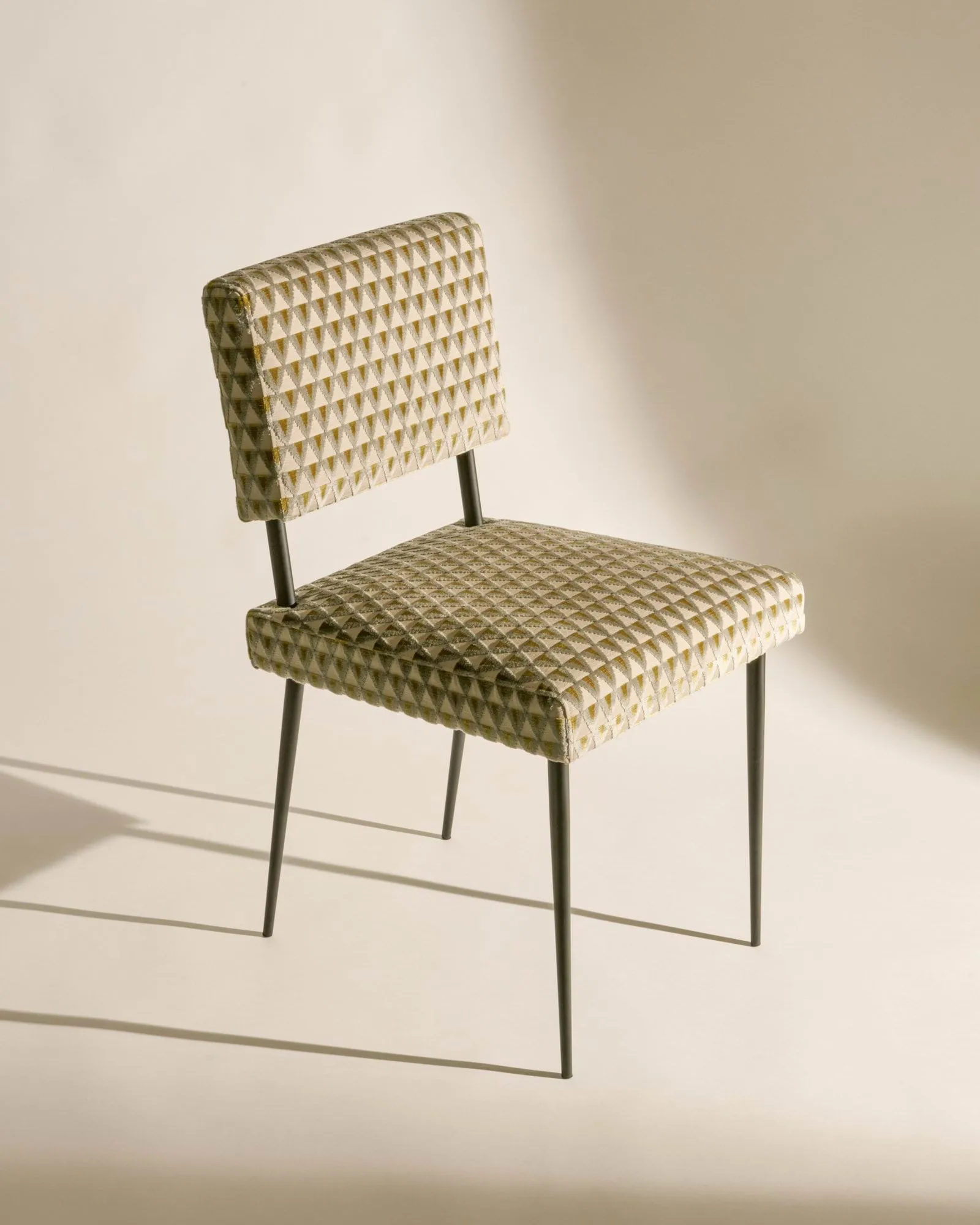 M-Chair stoel, Amuleto 005-mat zwart GUBI