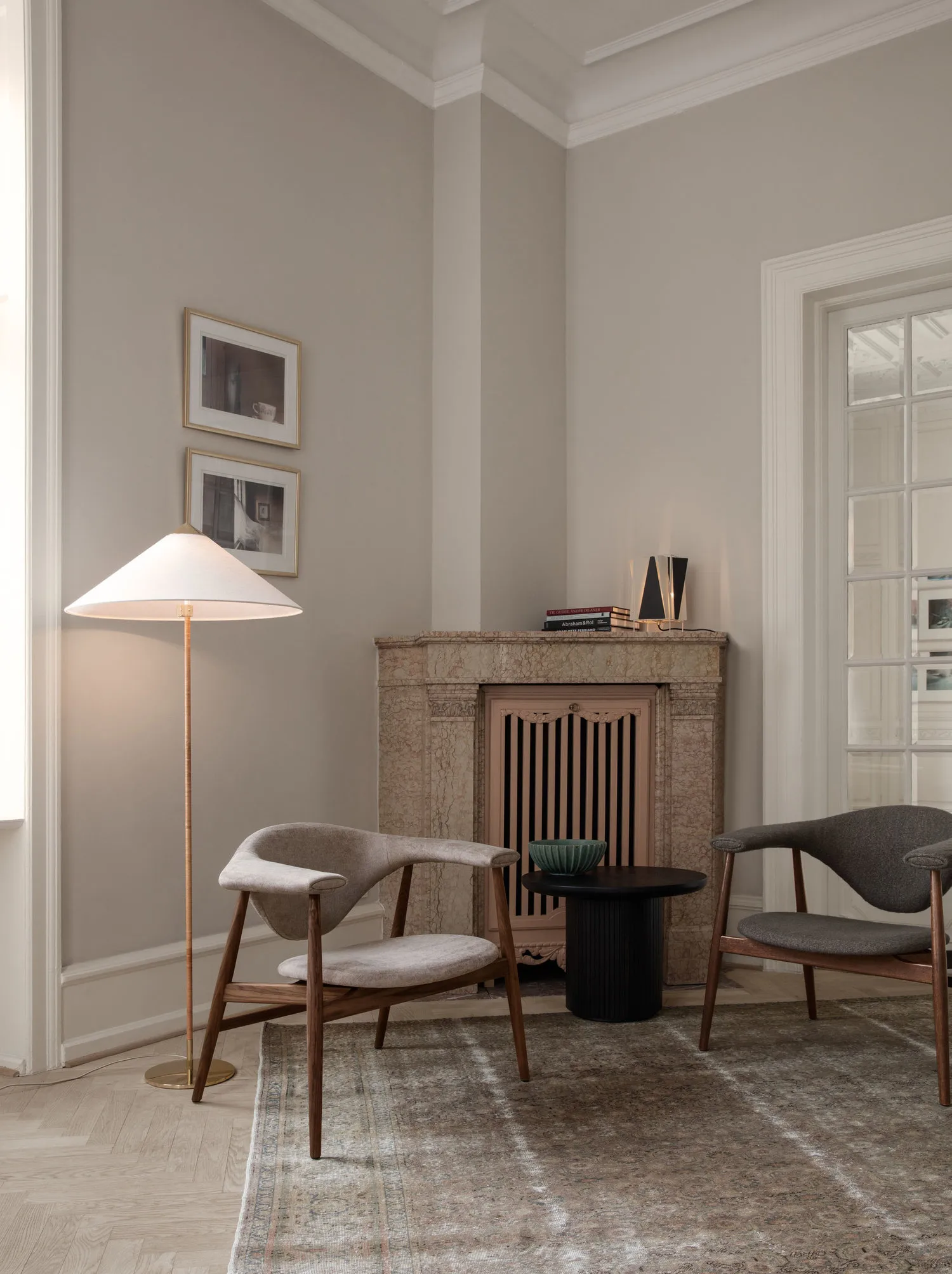 Masculo loungefauteuil, Eero special FR 106-walnut GUBI