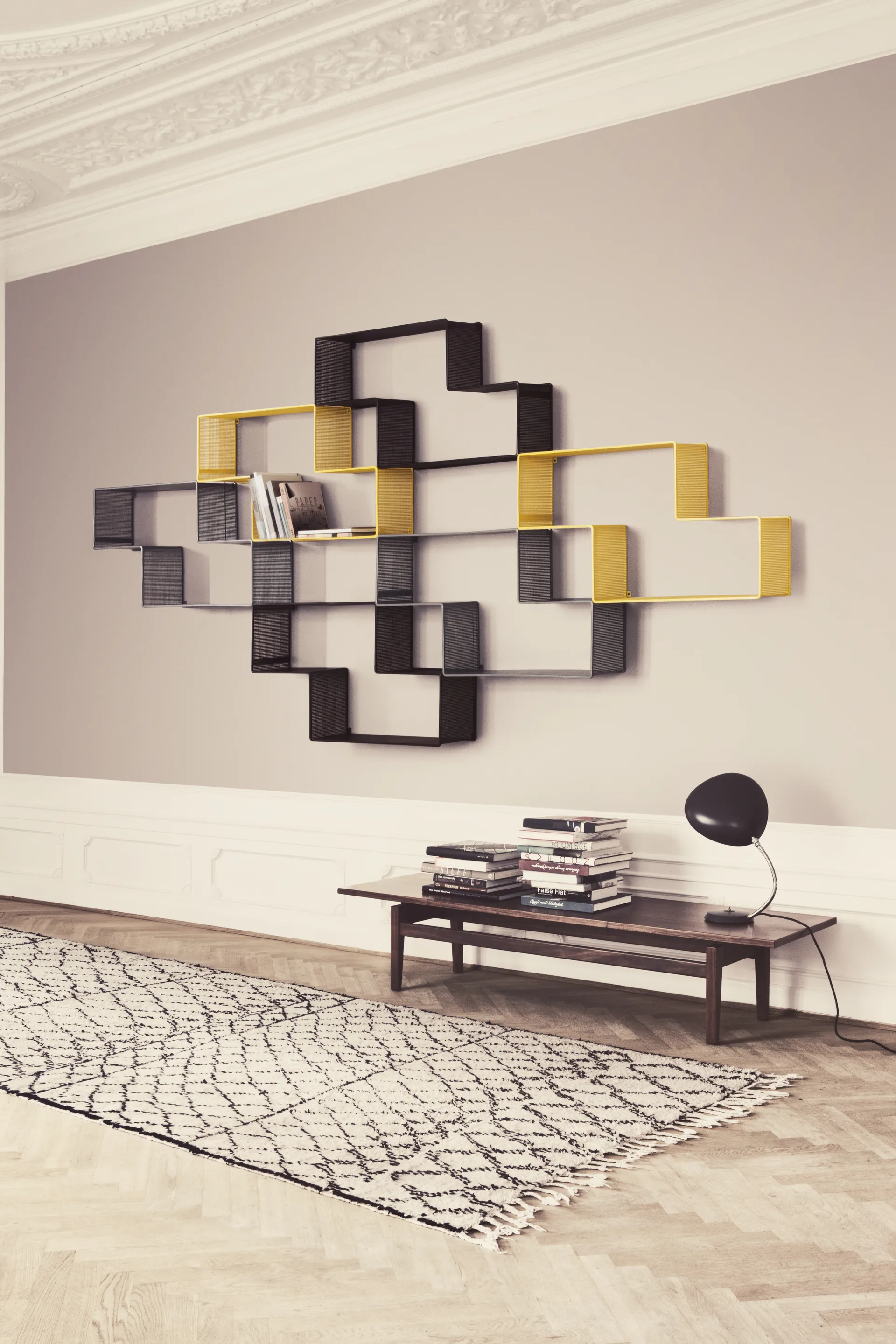 Matégot Dedal boekenplank, Cream White Semi Matt GUBI