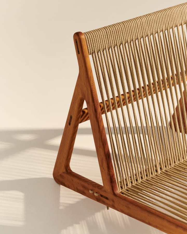 MR01 Initial outdoor lounge chair, Geolied irokohout GUBI