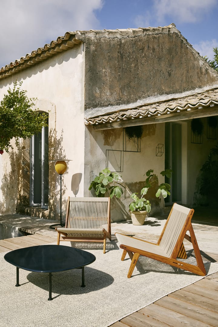 MR01 Initial outdoor lounge chair, Geolied irokohout GUBI