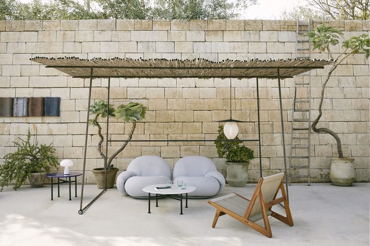 MR01 Initial outdoor lounge chair, Geolied irokohout GUBI