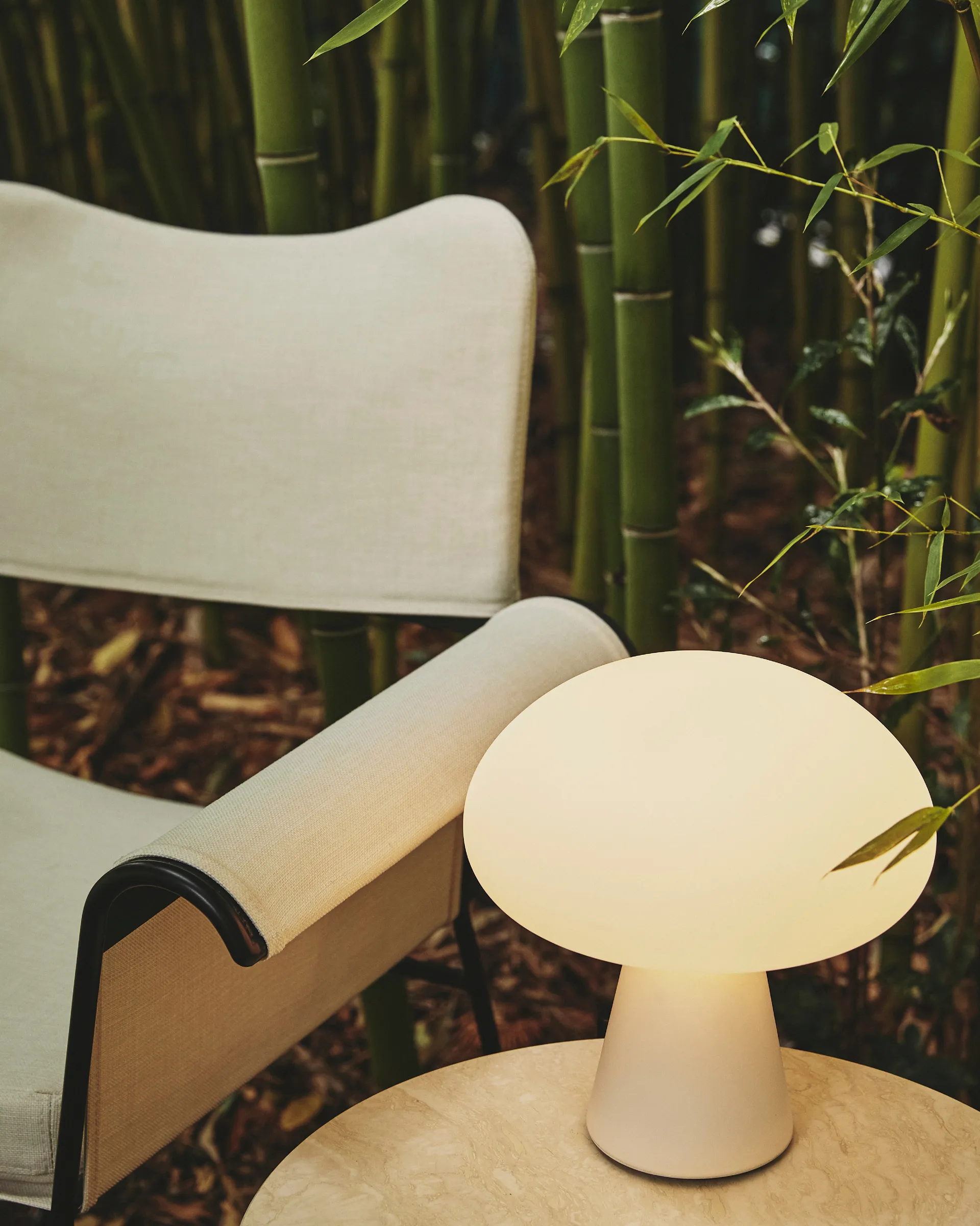 Obello tafellamp, Mat glas GUBI