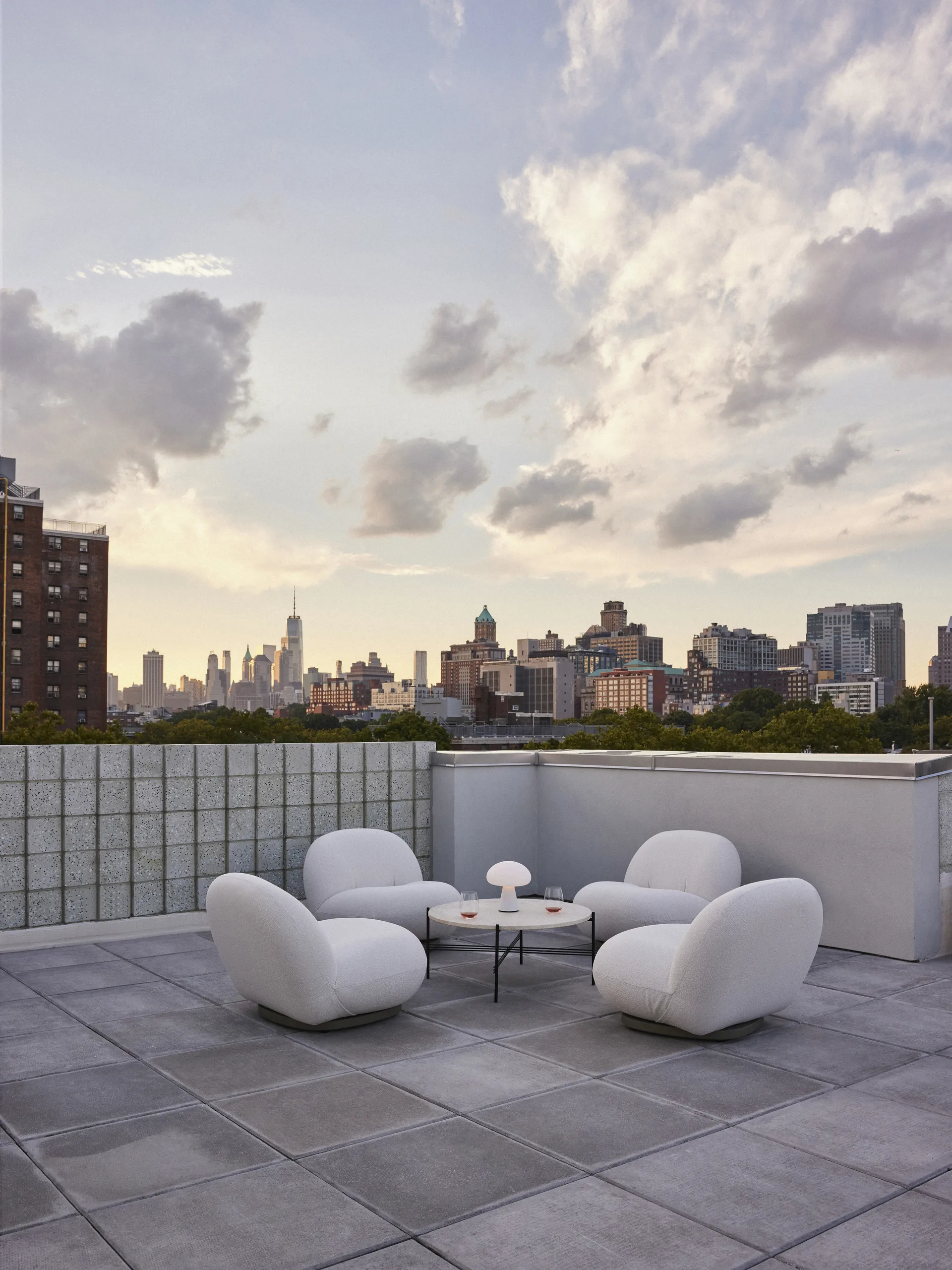 Obello tafellamp, Mat glas GUBI