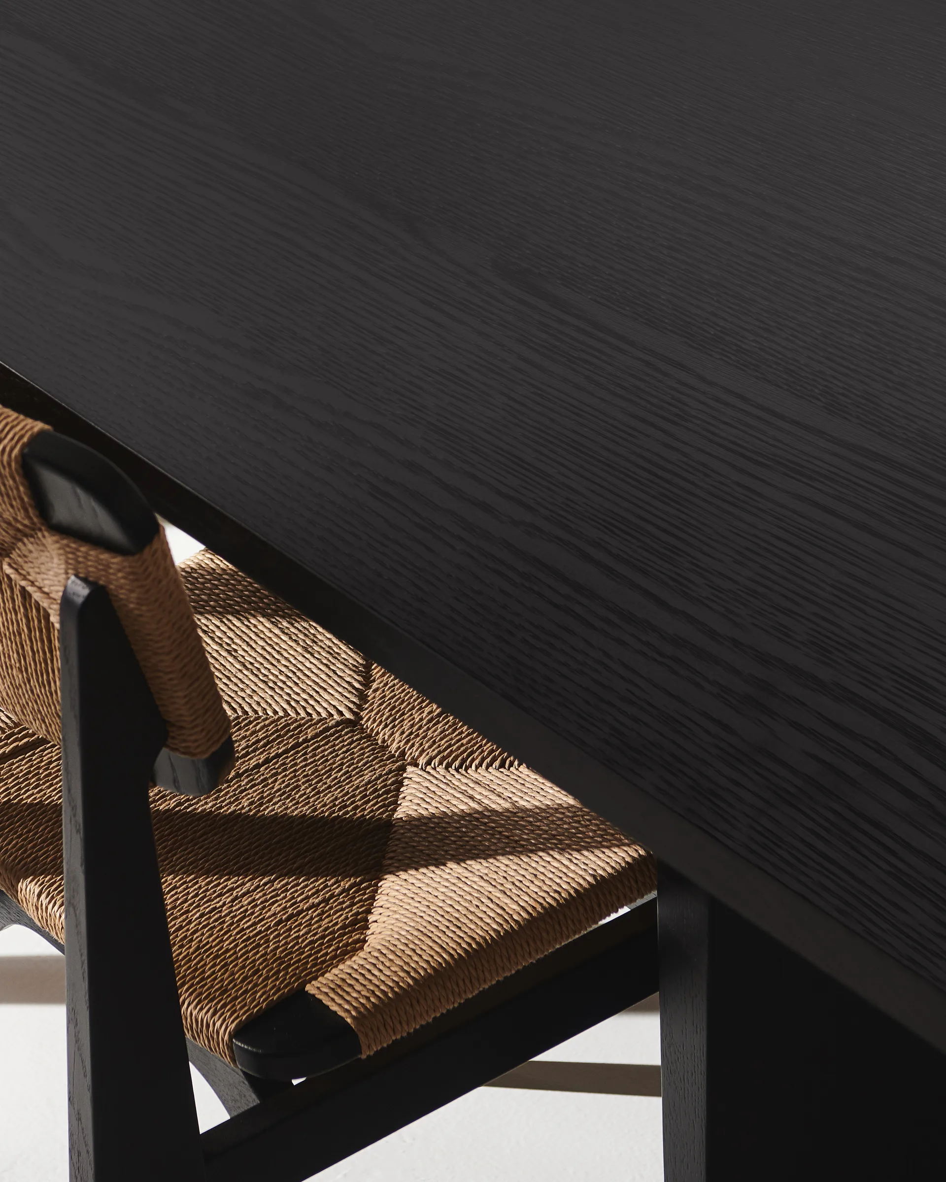 Private eettafel 100x260 cm, Bruin-zwartgebeitst eikenhout GUBI