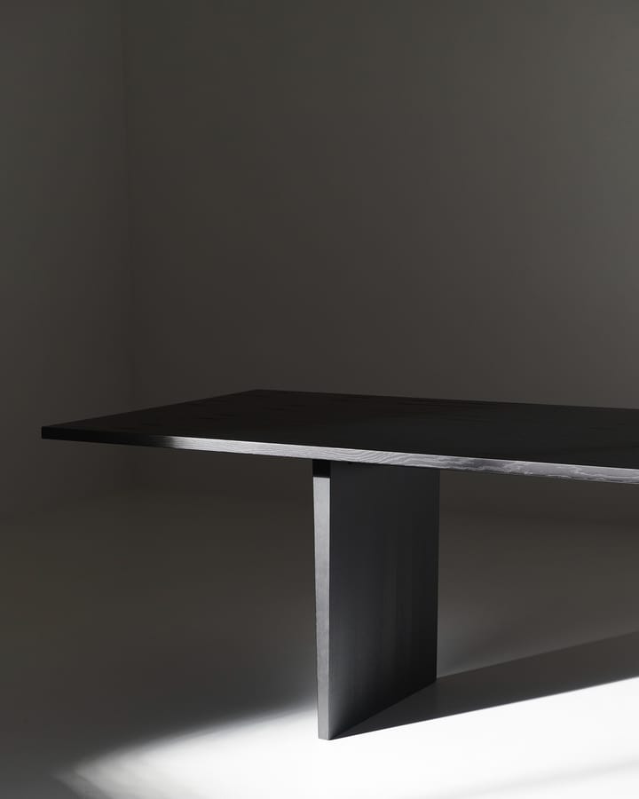 Private eettafel 100x320 cm - Bruin-zwartgebeitst eikenhout - GUBI