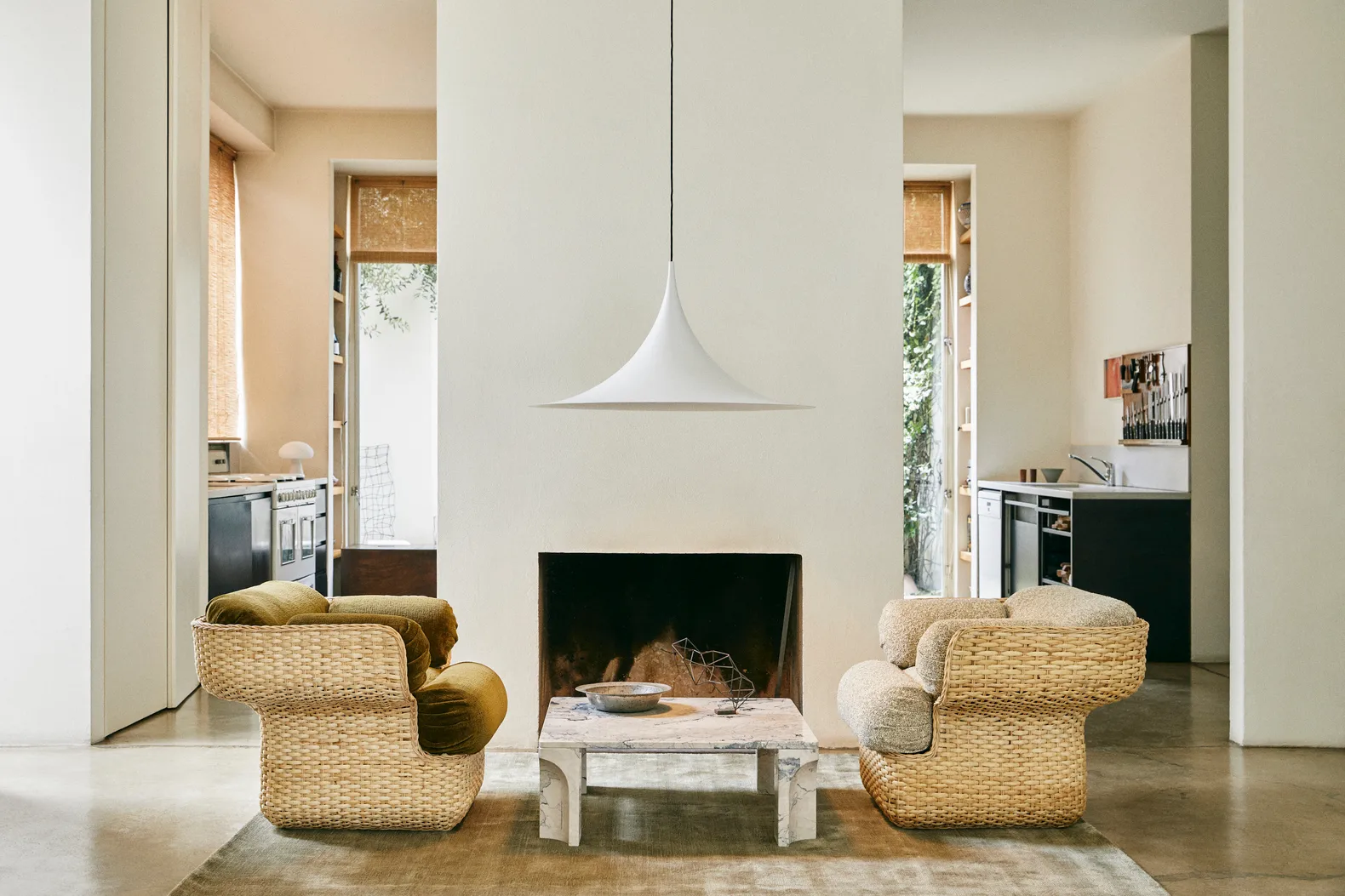 Semi Ø90 hanglamp, White semi matt GUBI