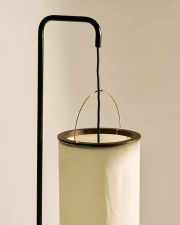 Silk Lantern vloerlamp - Natural white silk-semi matt zwart, 163 cm - GUBI