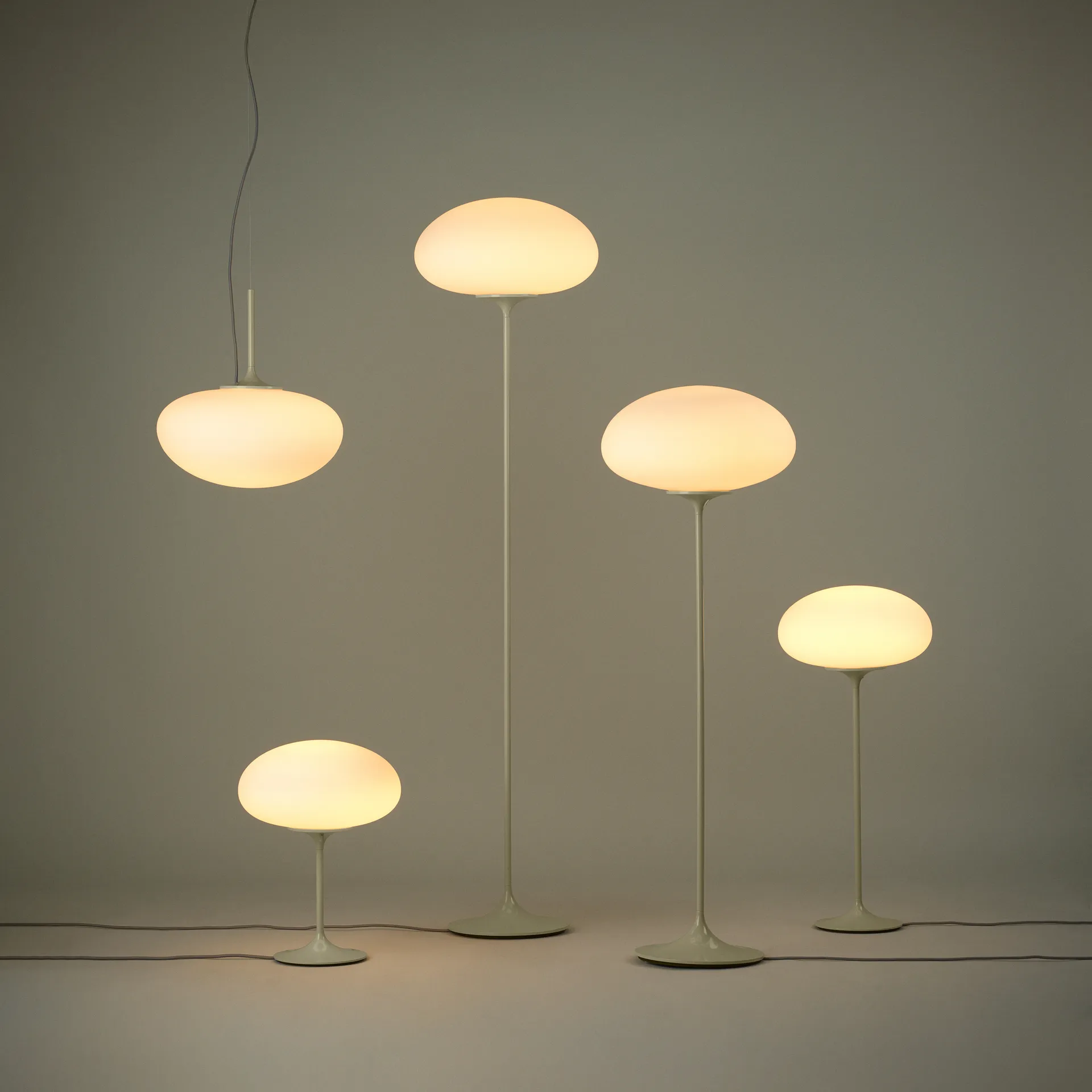 Stemlite vloerlamp 150 cm, Pebble Grey GUBI