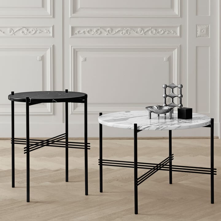 TS Round Salontafel, natural white travertine, ø80, zwart onderstel GUBI
