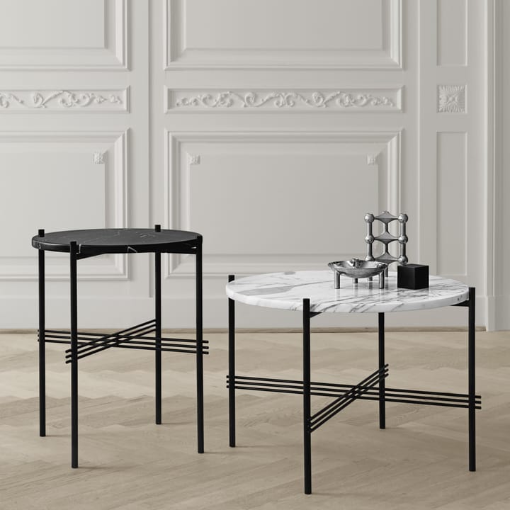 TS salontafel zwarte poten Ø 55 cm, wit marmer GUBI