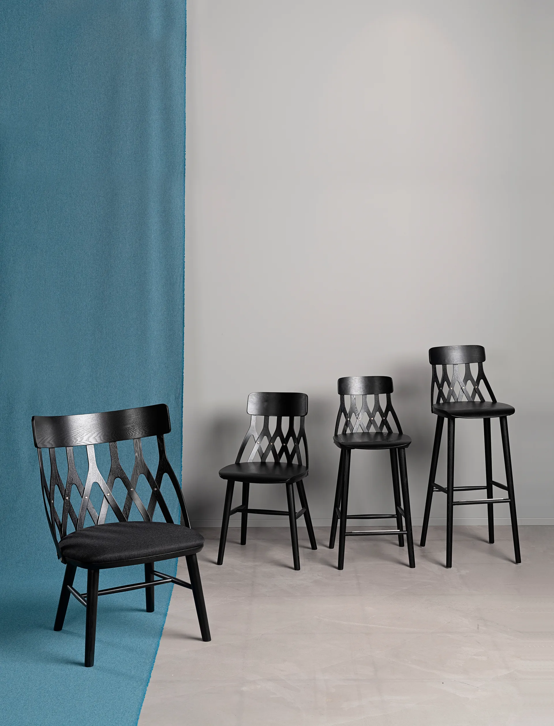 Y5 loungestoel, Zwartgebeitst-zwart kussen Hans K