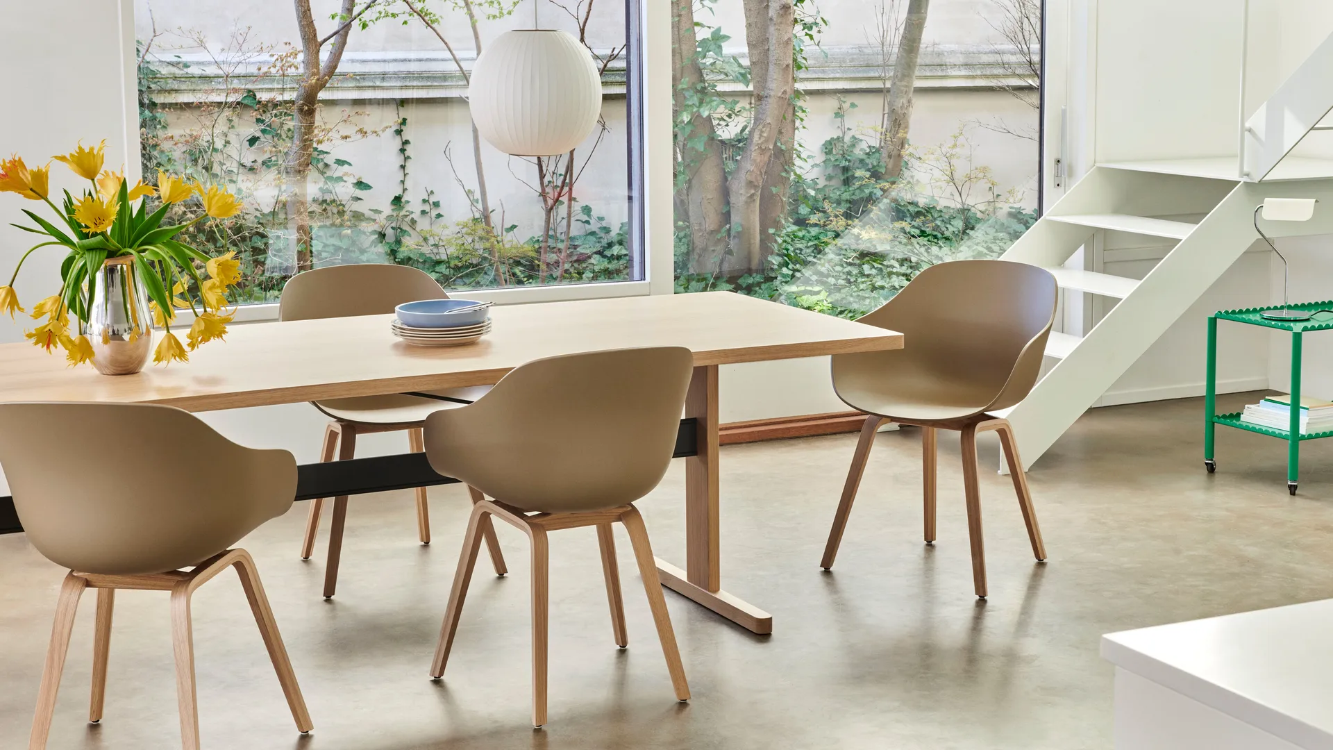 About a Chair 22 2.0 stoel, Clay – gelakt eiken onderstel HAY
