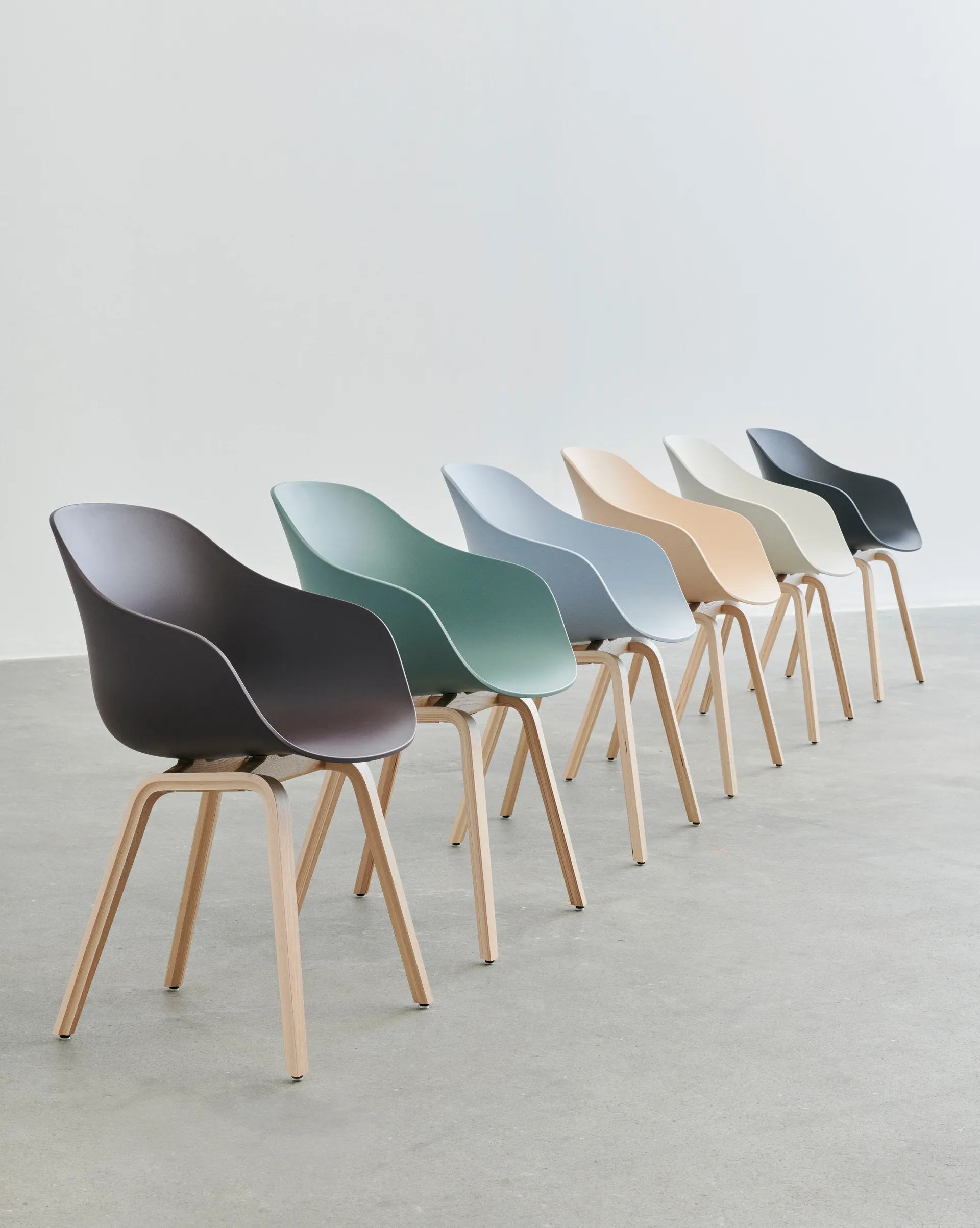 About a Chair 22 stoel, Pastelgroen-gelakt eiken statief HAY