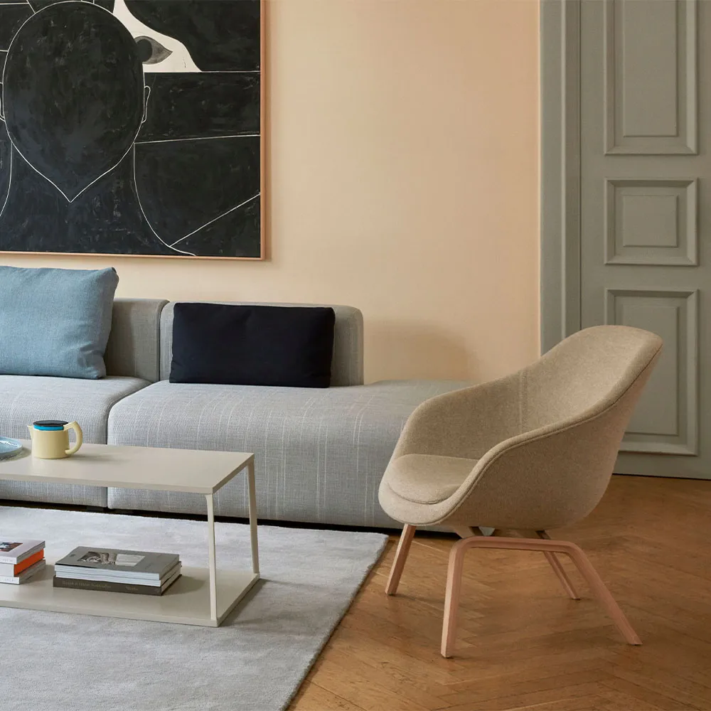 About a Lounge 83 loungestoel, Black dark brown melange – zwarte eiken poten HAY