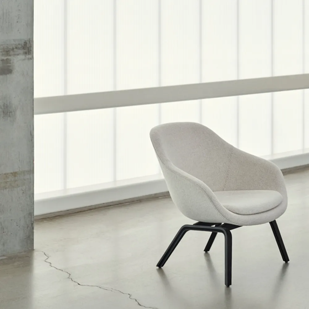 About a Lounge 83 loungestoel, Steelcut Trio 105 grey melange – eiken poten HAY