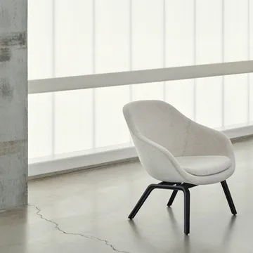 About a Lounge 83 loungestoel - Stof black dark brown melange – gezeept eiken onderstel - HAY