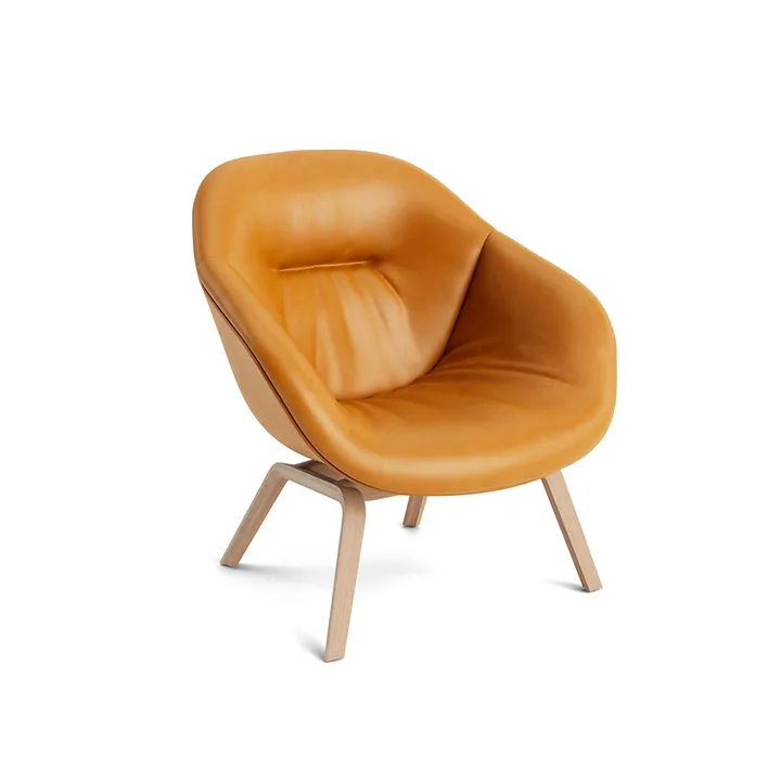About a Lounge 83 Soft loungestoel - Leer Sense cognac – watergelakte eiken poten - HAY