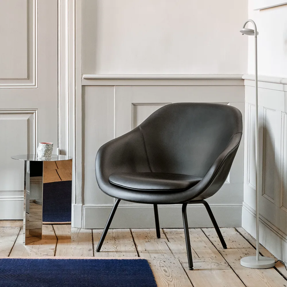 About a Lounge 87 fauteuil, Sense black–zwart stalen onderstel HAY