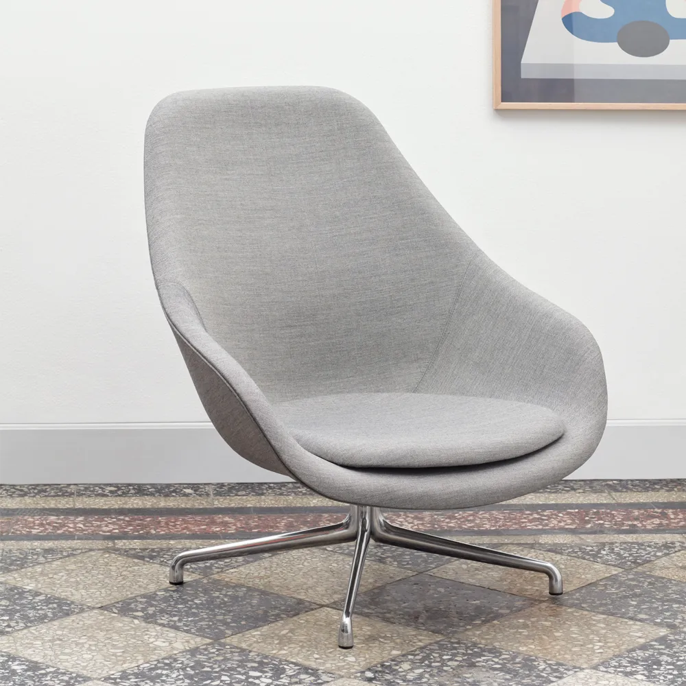 About a Lounge 91 loungestoel, Light grey – gepolijst aluminium HAY