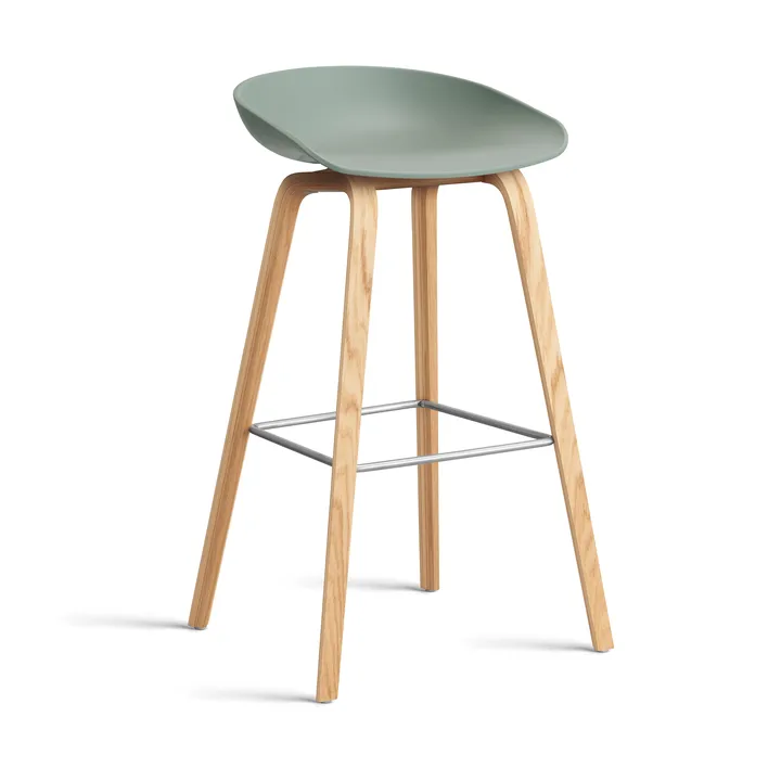 About a Stool 32 High barkruk gelakt eiken onderstel 2.0 - Fall green – roestvrijstalen steun - HAY