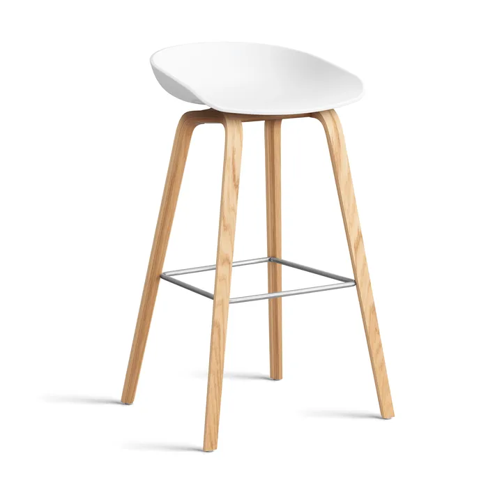 About a Stool 32 High barkruk gelakt eiken onderstel 2.0 - Wit – roestvrijstalen steun - HAY