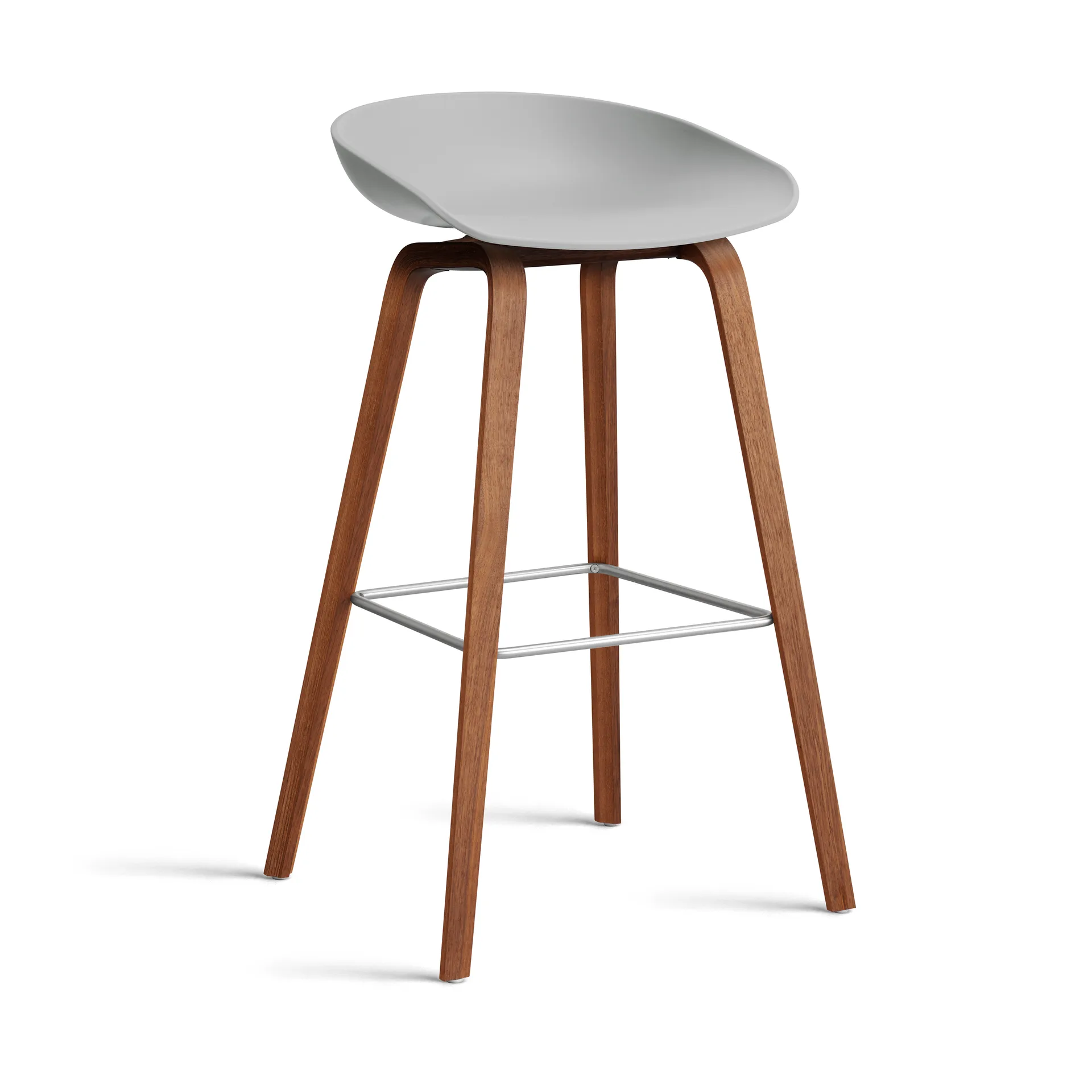 About a Stool 32 High barkruk walnoot onderstel 2.0, Concrete grey – roestvrijstalen steun HAY
