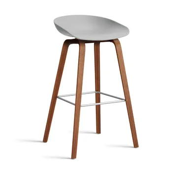 About a Stool 32 High barkruk walnoot onderstel 2.0 - Concrete grey – roestvrijstalen steun - HAY
