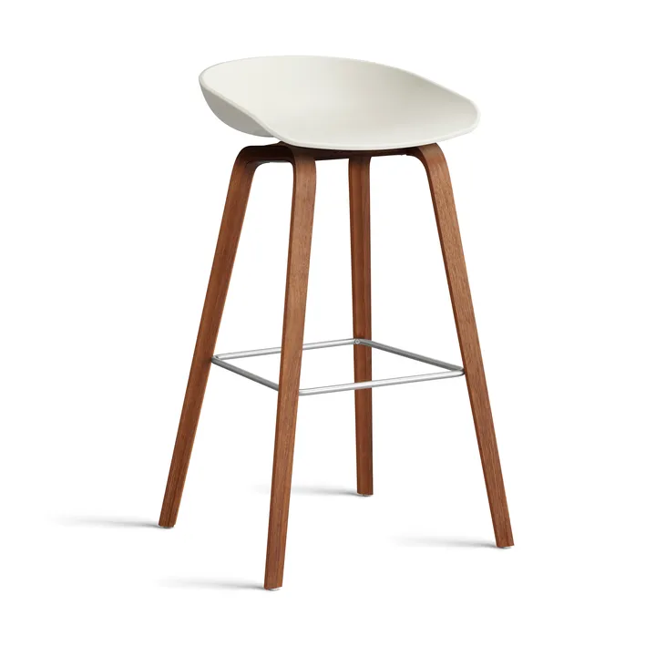 About a Stool 32 High barkruk walnoot onderstel 2.0 - Melange cream – roestvrijstalen steun - HAY