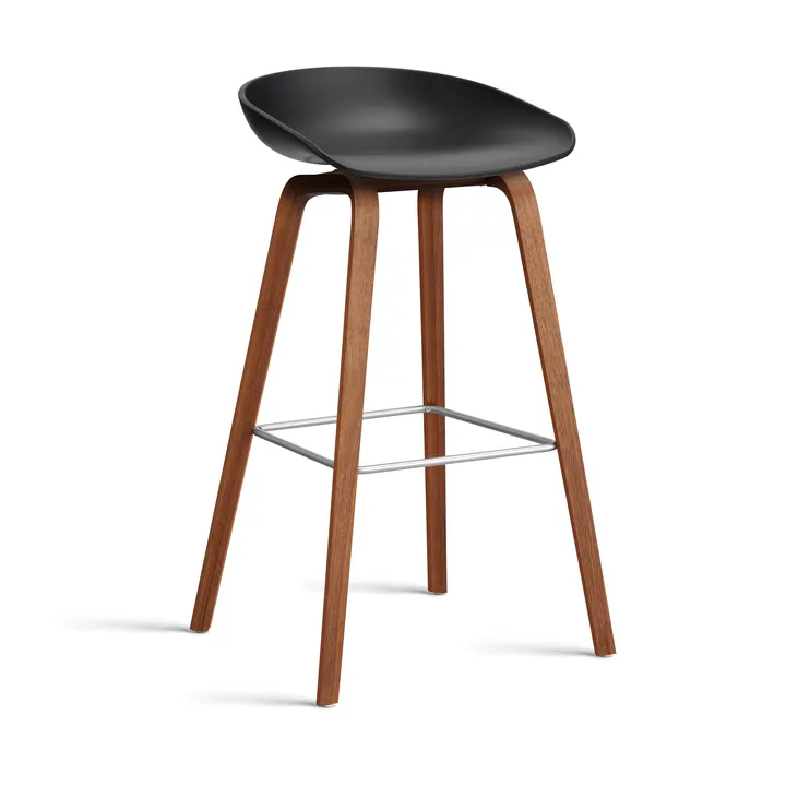 About a Stool 32 High barkruk walnoot onderstel 2.0 - Zwart – roestvrijstalen steun - HAY