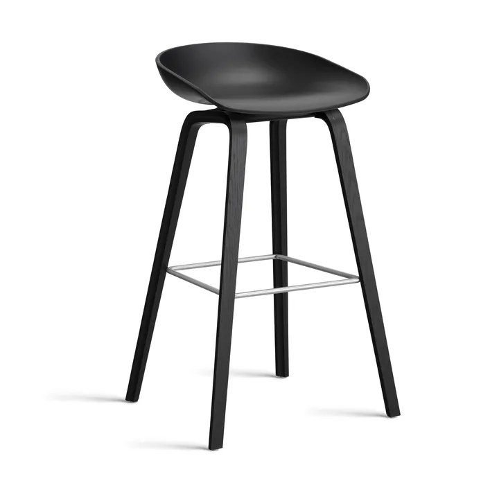 About a Stool 32 High barkruk zwart eiken onderstel 2.0 - Zwart – roestvrijstalen steun - HAY