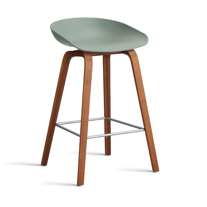 About a Stool 32 Low barkruk walnoot onderstel 2.0 - Fall green – roestvrijstalen steun - HAY