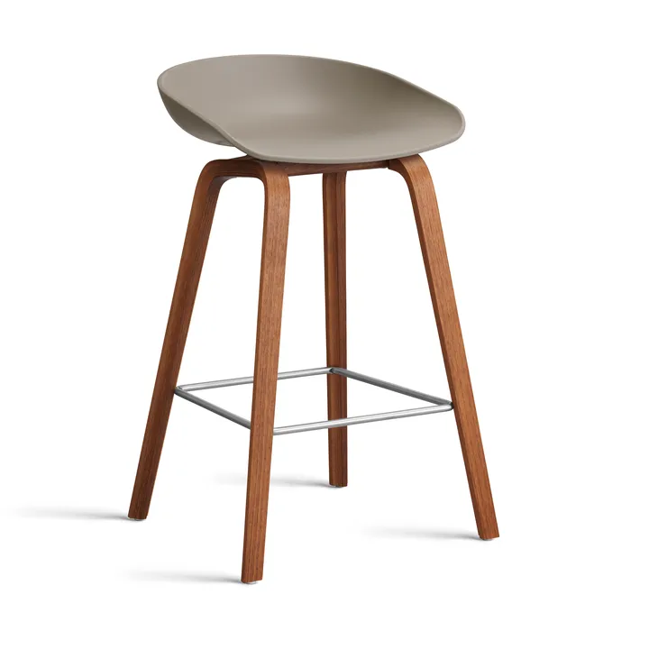 About a Stool 32 Low barkruk walnoot onderstel 2.0 - Khaki – roestvrijstalen steun - HAY