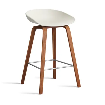 About a Stool 32 Low barkruk walnoot onderstel 2.0 - Melange cream – roestvrijstalen steun - HAY