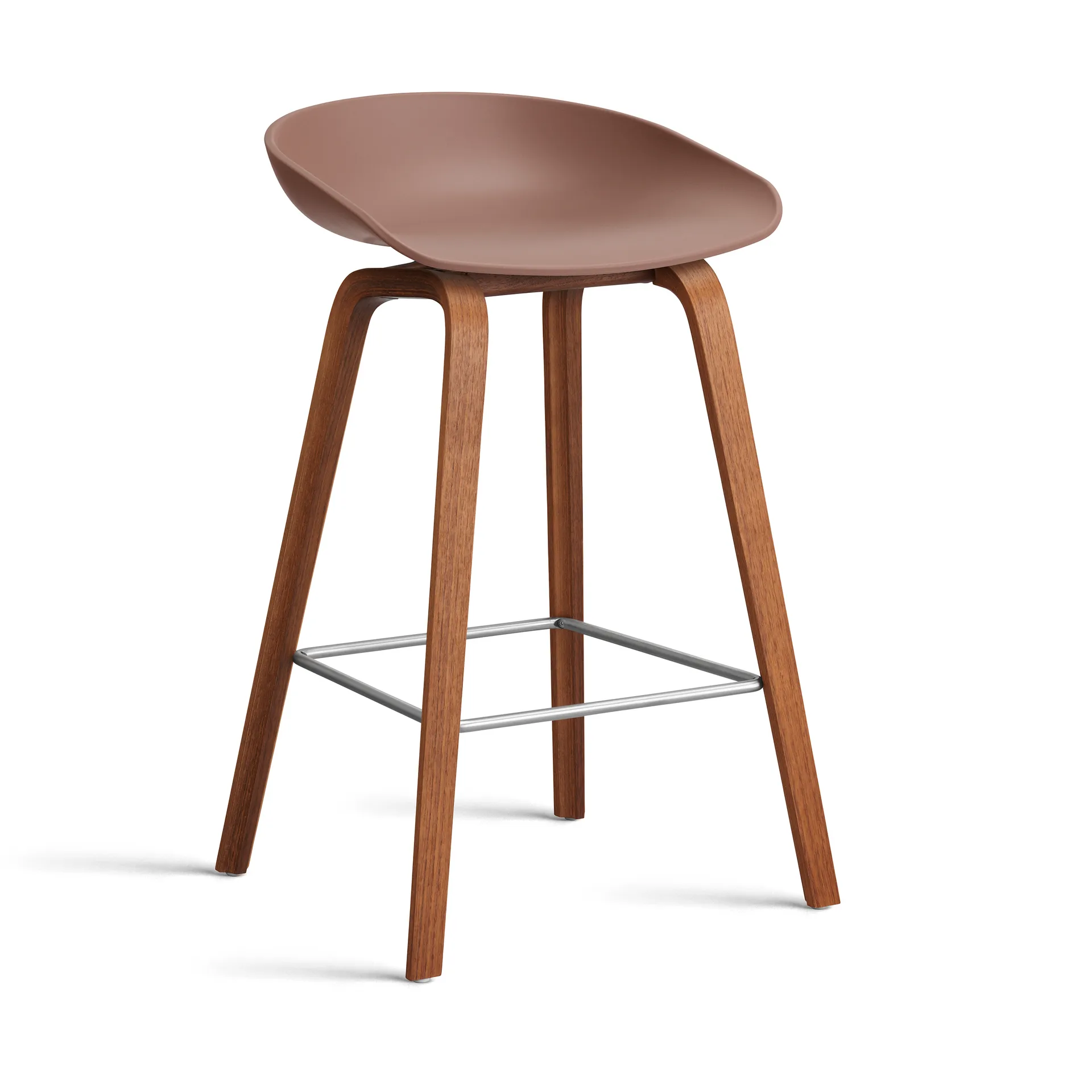 About a Stool 32 Low barkruk walnoot onderstel 2.0, Soft brick – roestvrijstalen steun HAY