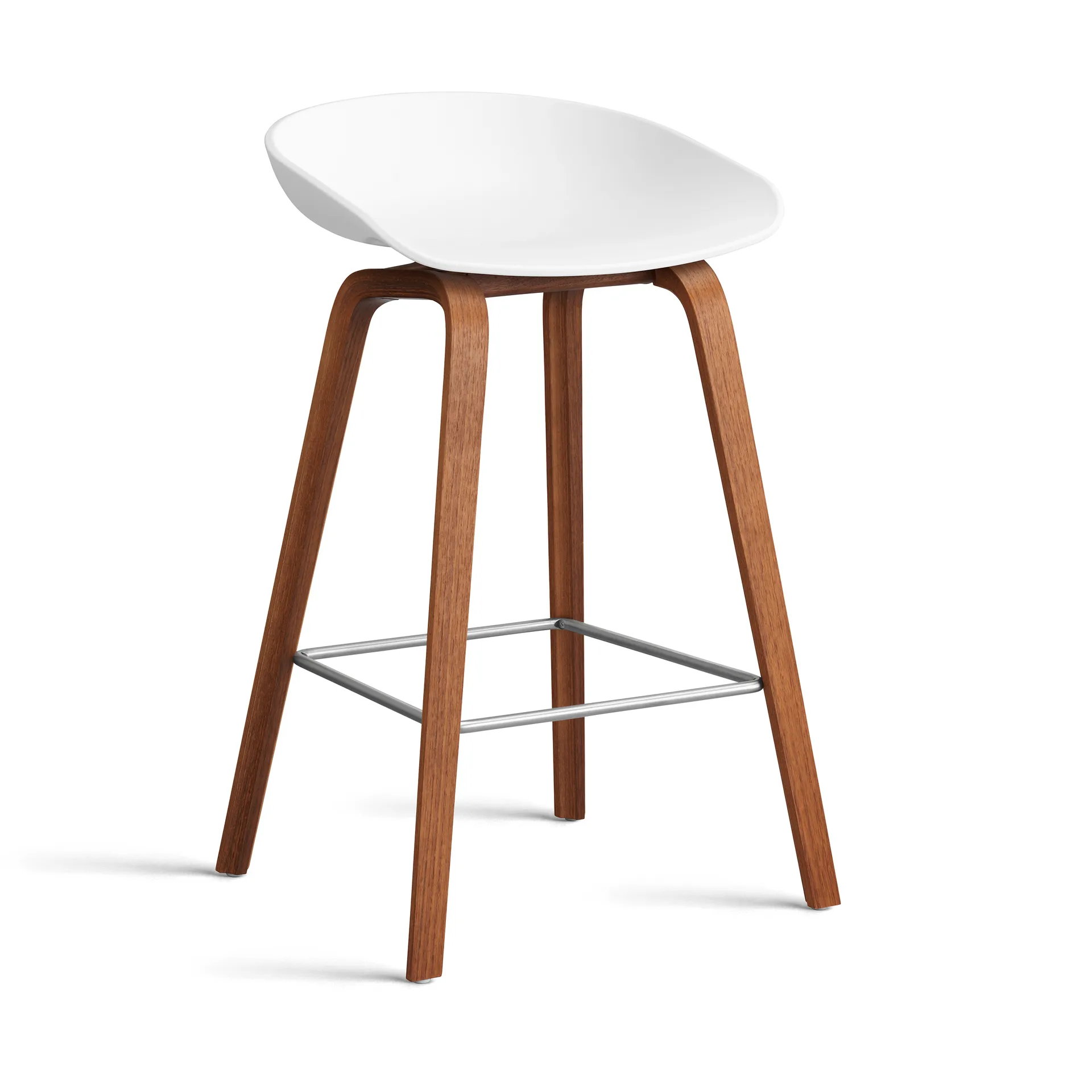 About a Stool 32 Low barkruk walnoot onderstel 2.0, Wit – roestvrijstalen steun HAY